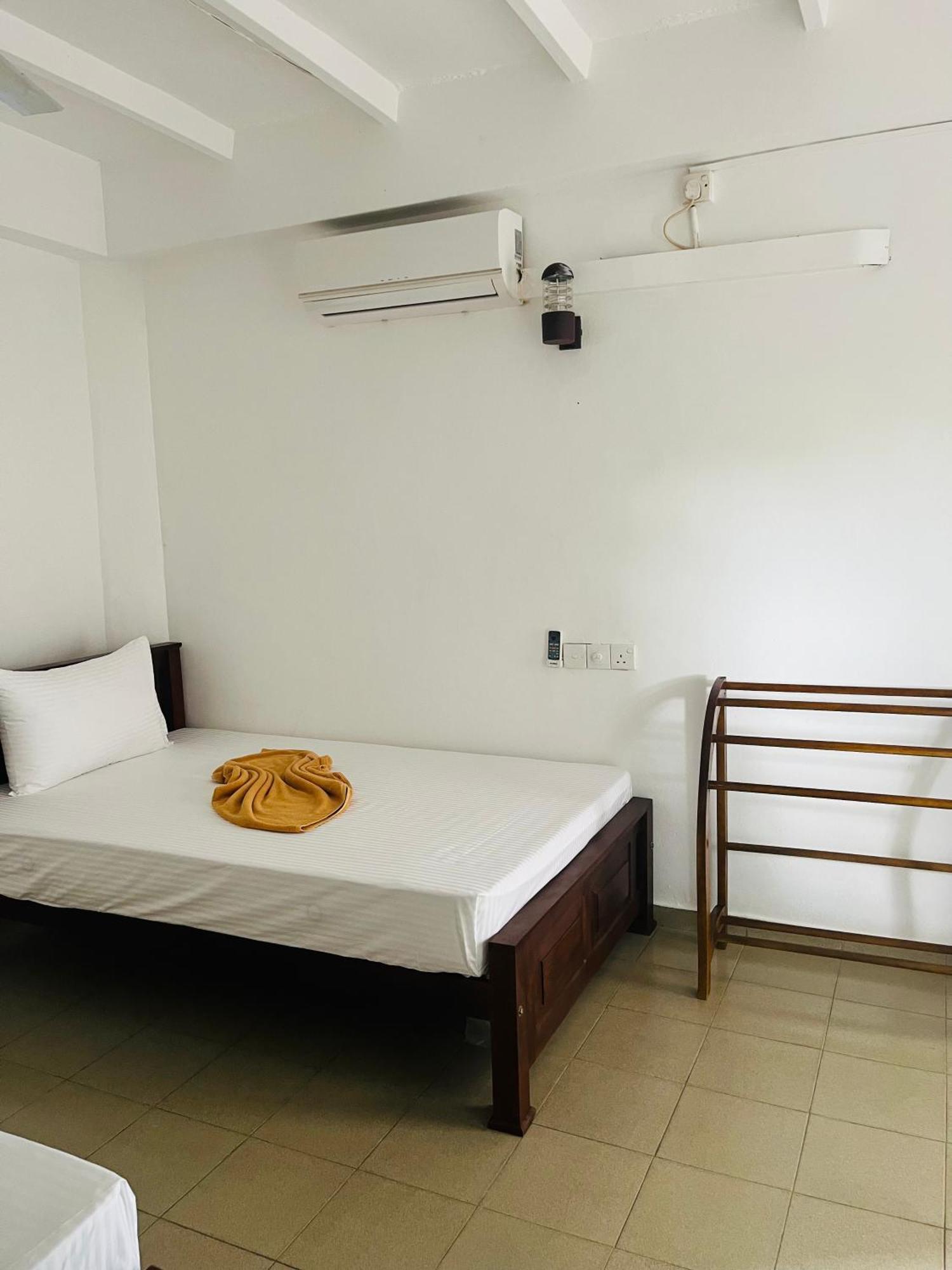 Crystal Wave Holiday Resort Polhena Matara Luaran gambar