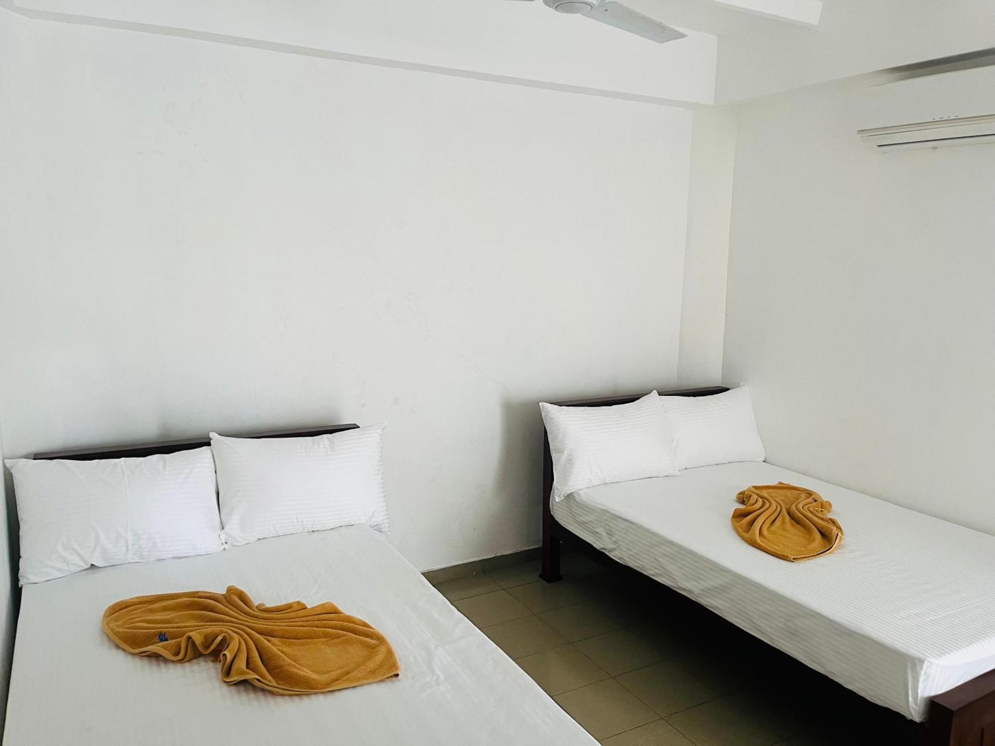 Crystal Wave Holiday Resort Polhena Matara Luaran gambar