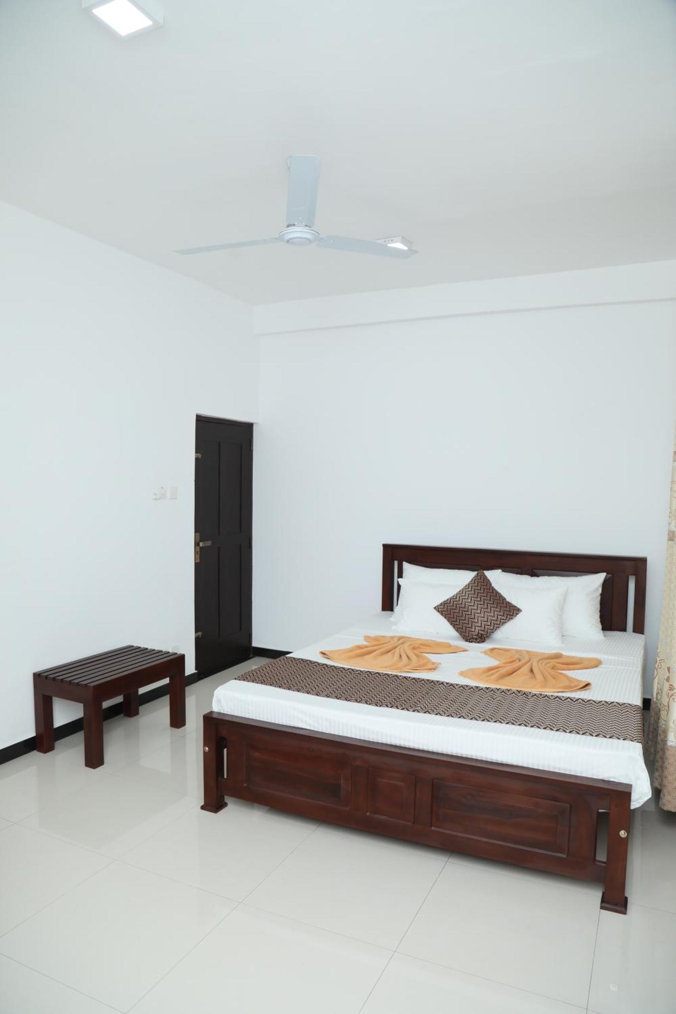 Crystal Wave Holiday Resort Polhena Matara Luaran gambar