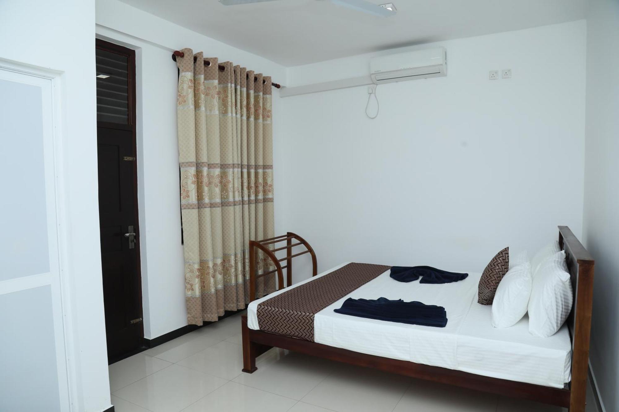 Crystal Wave Holiday Resort Polhena Matara Luaran gambar