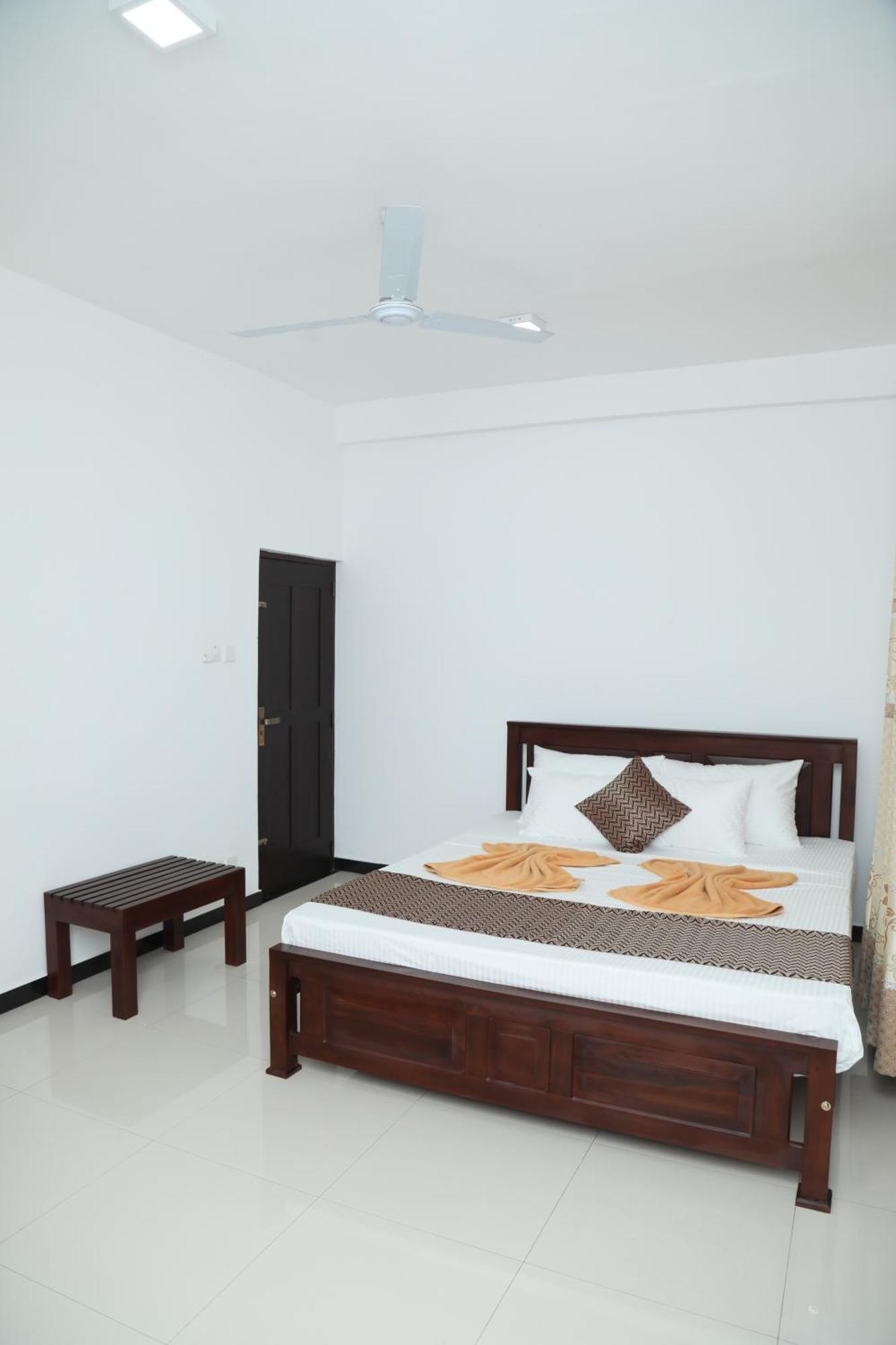 Crystal Wave Holiday Resort Polhena Matara Luaran gambar