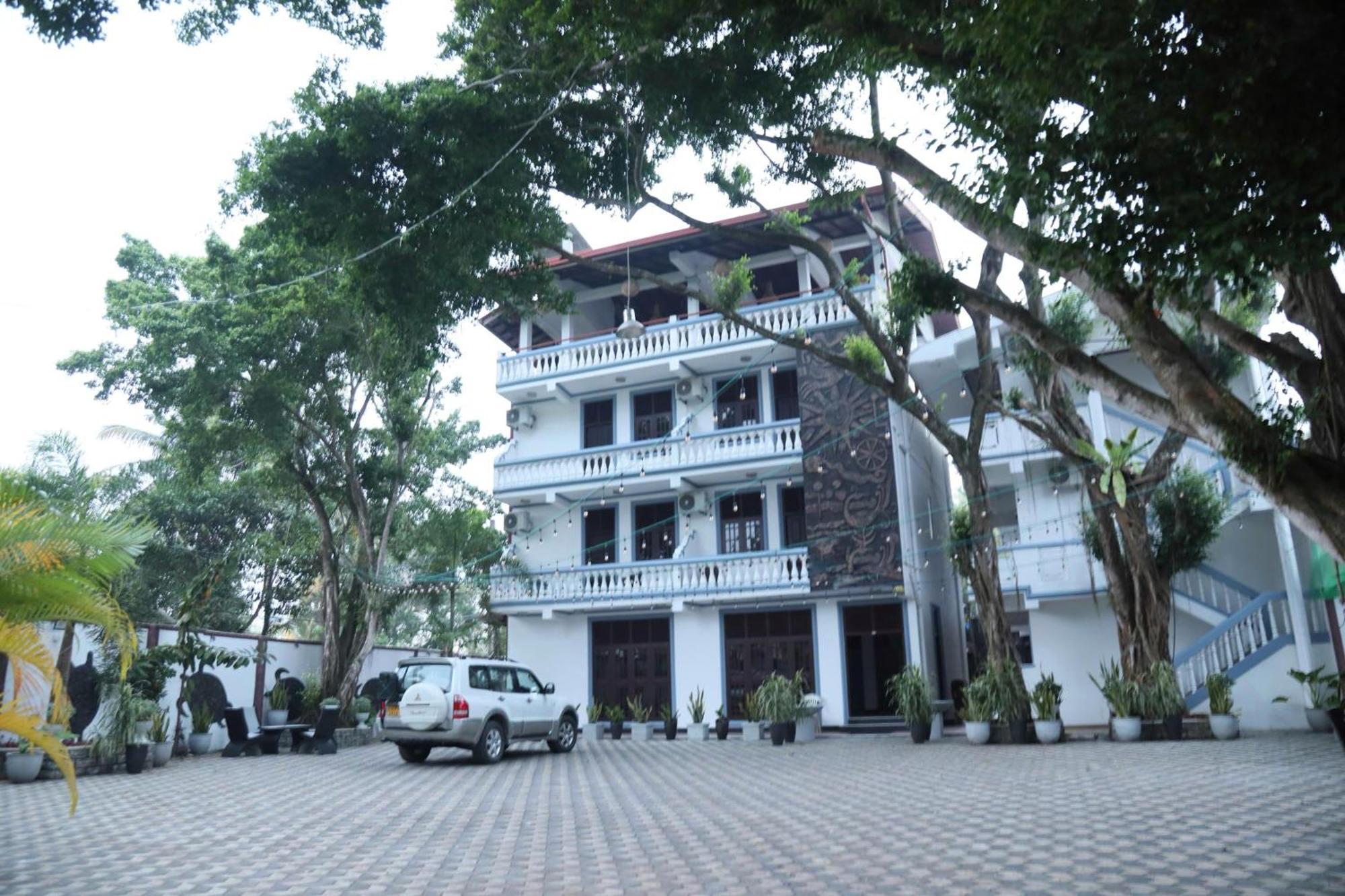 Crystal Wave Holiday Resort Polhena Matara Luaran gambar