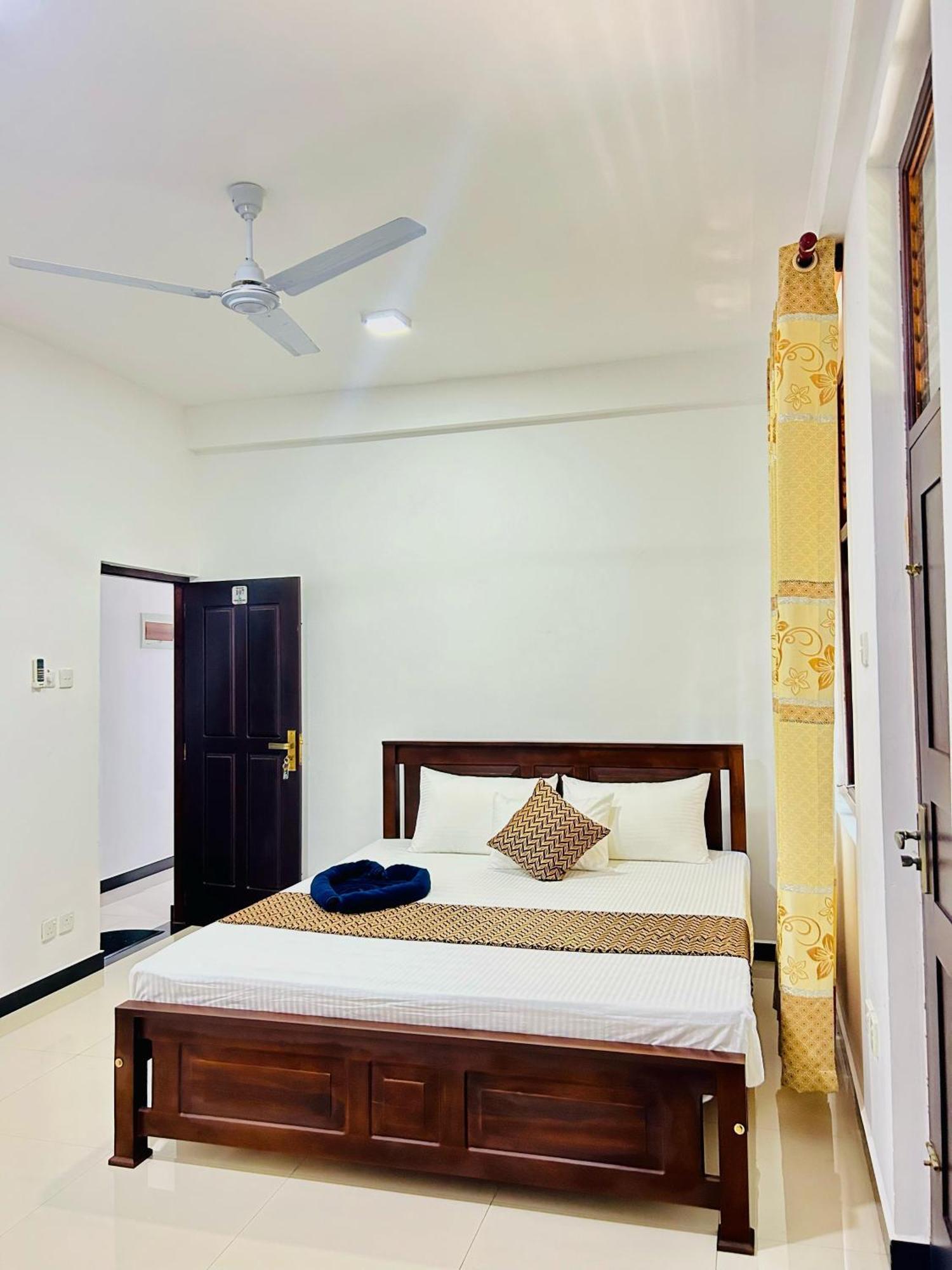 Crystal Wave Holiday Resort Polhena Matara Luaran gambar